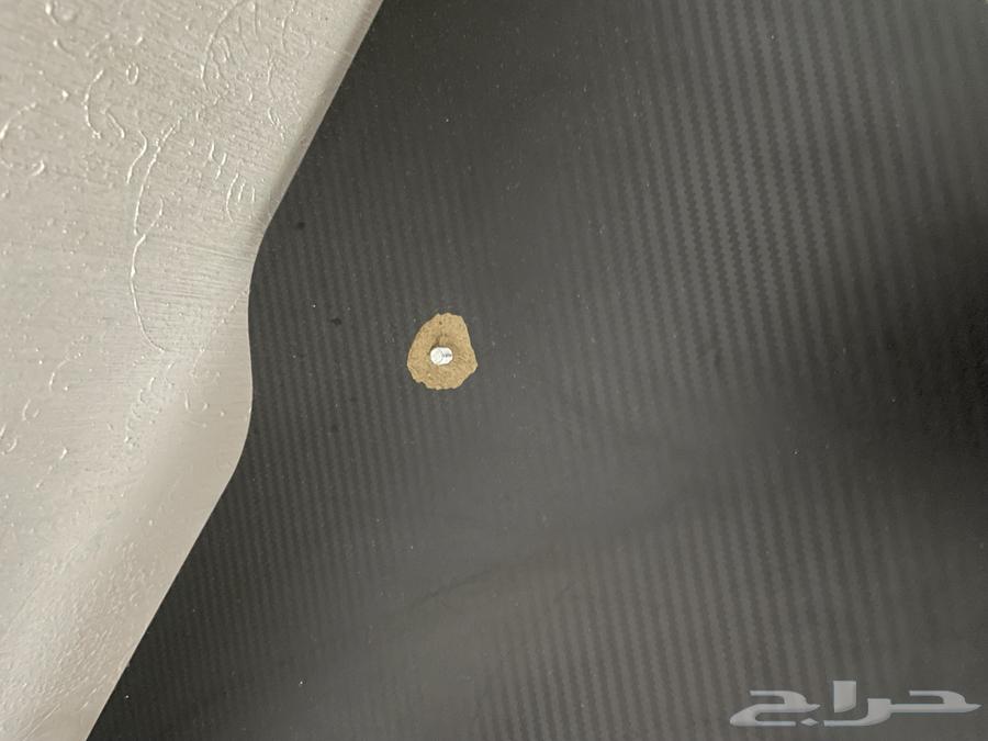 A table suitable for studying and playing, clean, contains nothing except nails64563283564675111