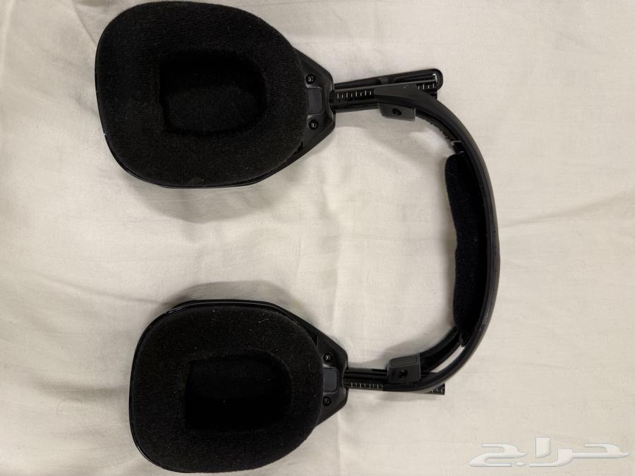 Astro A50 headset and PlayStation 4 controller64569508698881111