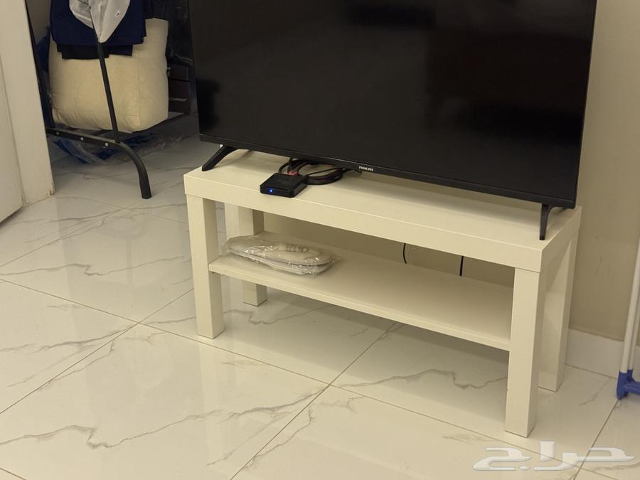 Exit KSA sale - 42 inch Smart TV with IKEA table64565563659905111