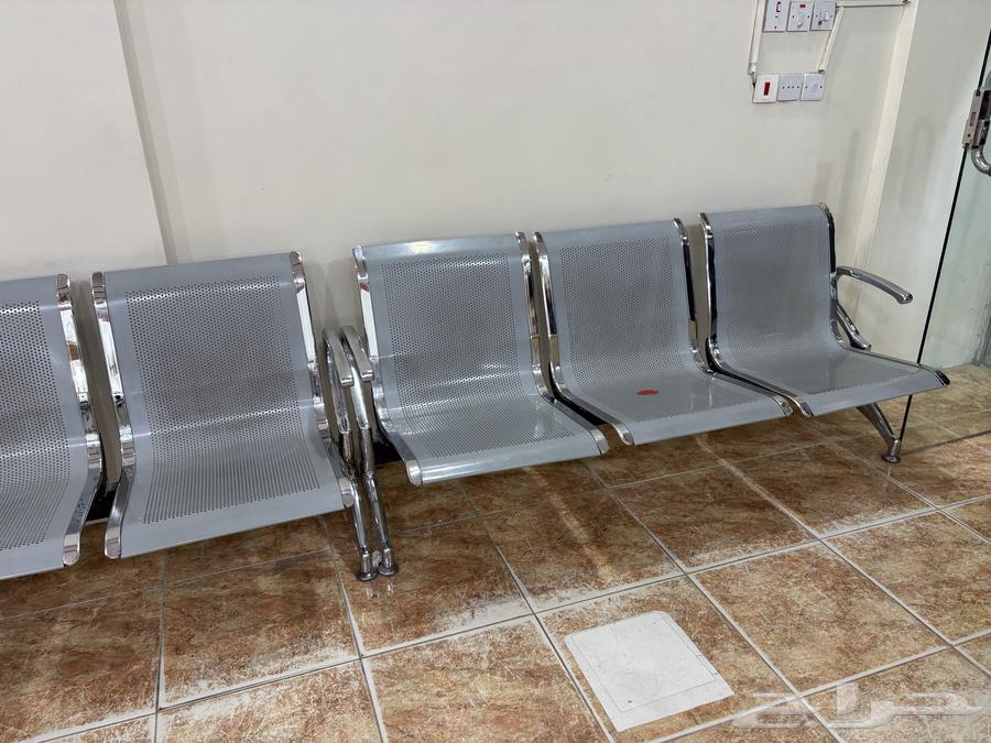 أدوات صالون حلاقة معروضة للبيع64562978950401110