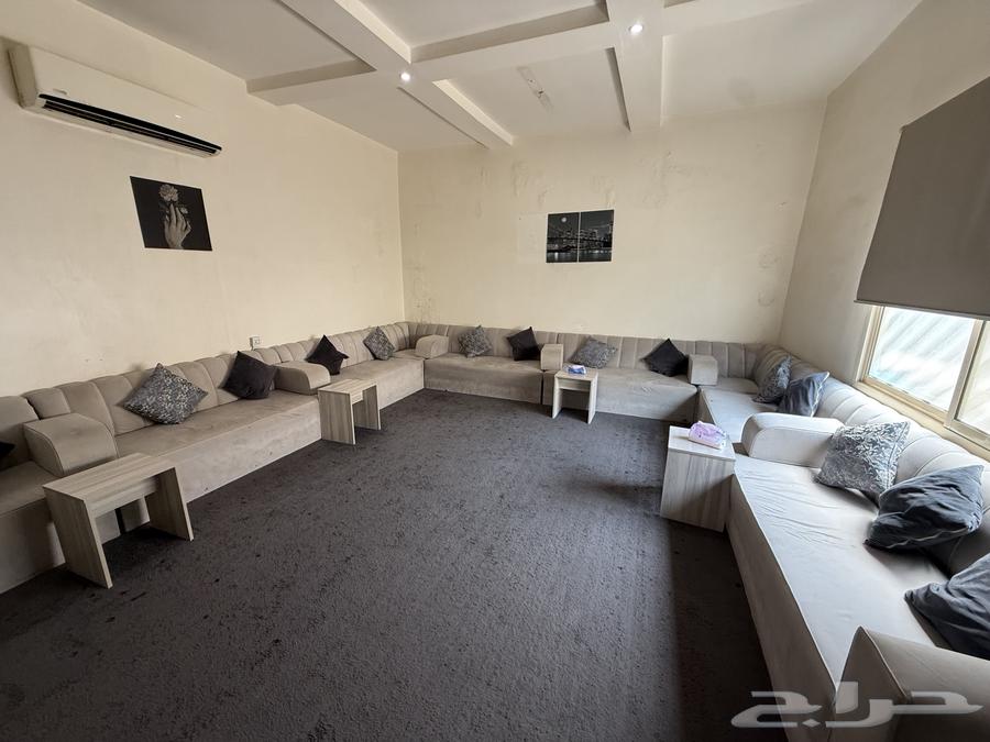 كنب وطاولات خدمة مع ستارة رول64565898196994110