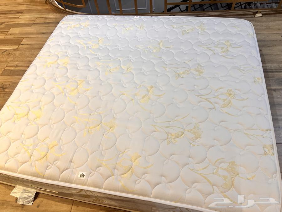 مرتبة صناعة عمانية طول 2 متر في 1.80 شبه جديدة استخدام بسيط64568564499073111