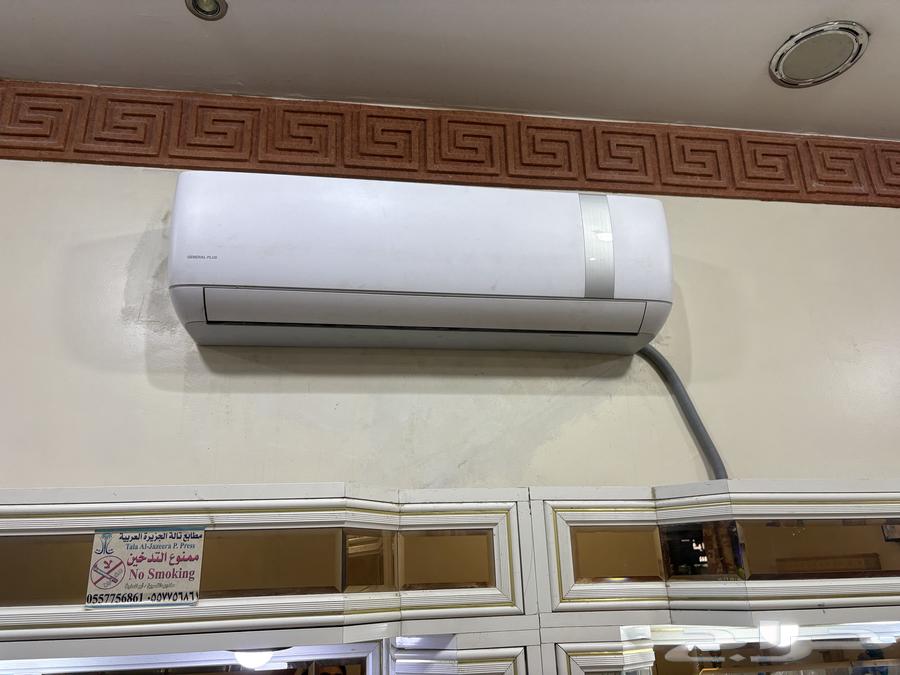 أدوات صالون حلاقة معروضة للبيع64562978950401114