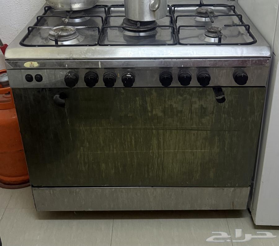 Oven and washing machine64562754754562111