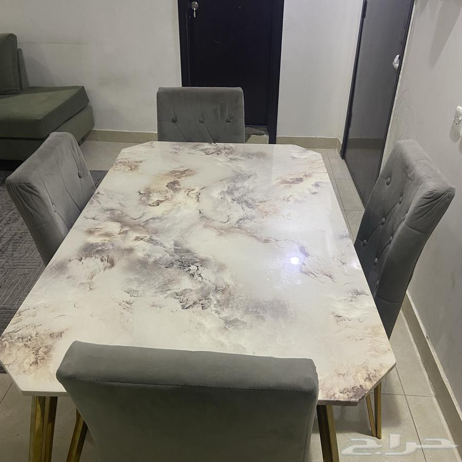 للبيع طاوله طعام اربع كراسي وسطح رخامي64567544697347113