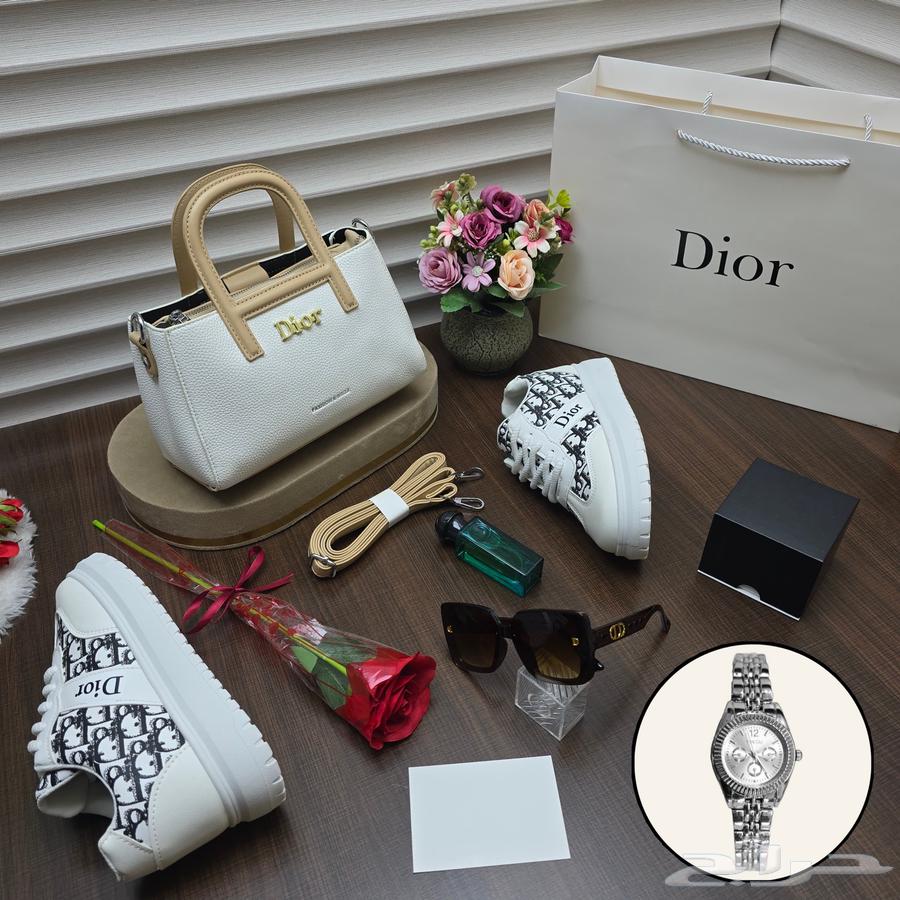 طقم نسائي64563145697409111