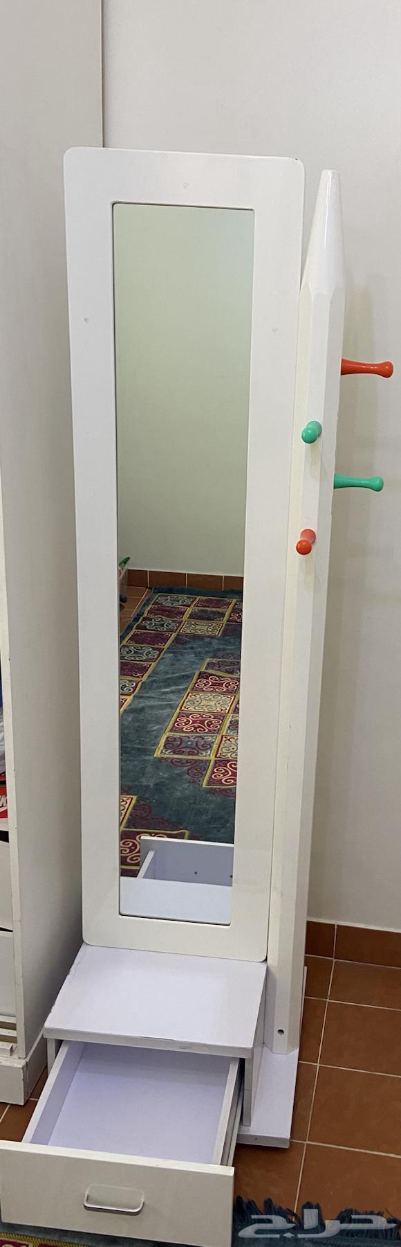 علاقة ملابس مع مراية و درج تصميم جيد64565522394113110