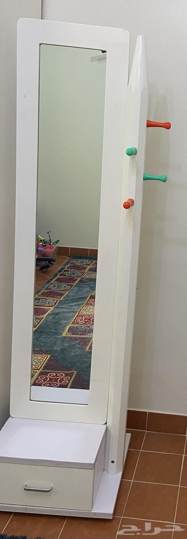 علاقة ملابس مع مراية و درج تصميم جيد64565522394113111