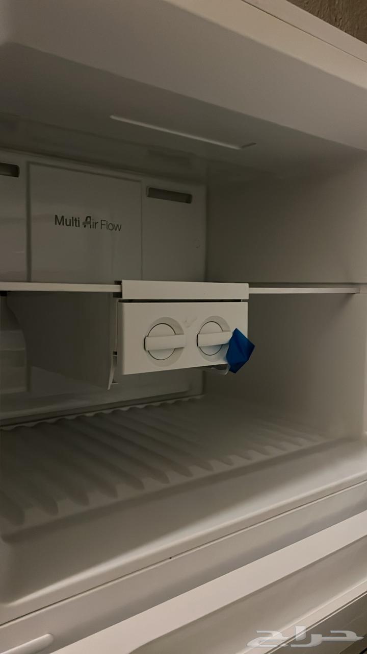 للبيع ثلاجة شبه جديدة64568550743169110