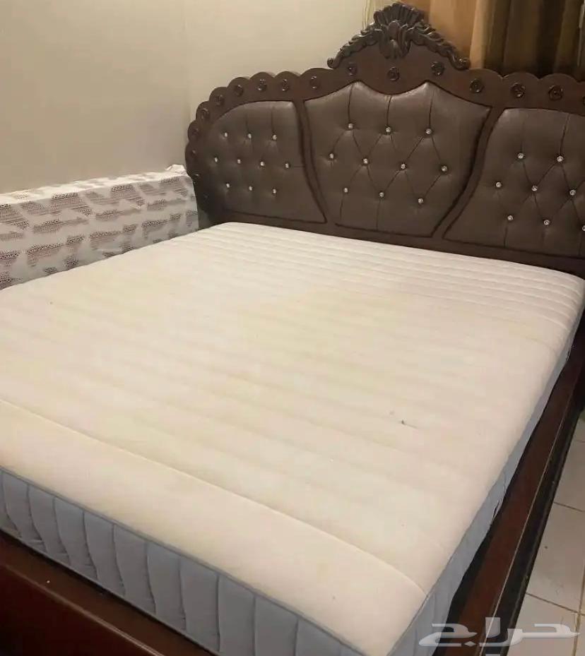 سرير خشب نظيف ومتين مع مرتبة من ايكيا64562657169665112