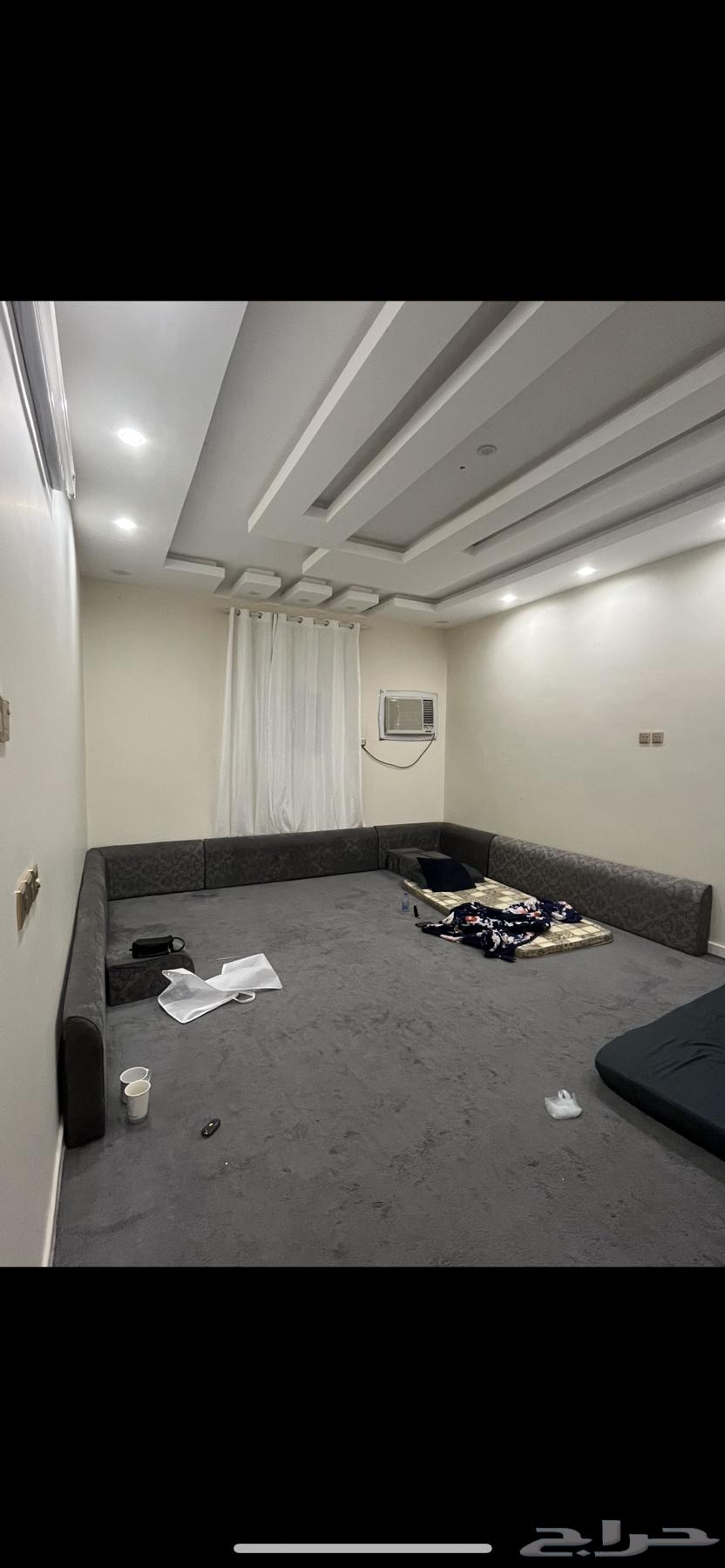 Split air conditioner, carpet roll, 4x4 seating located in Al-Qunfudhah - neighbor's Saturday64553440130434110