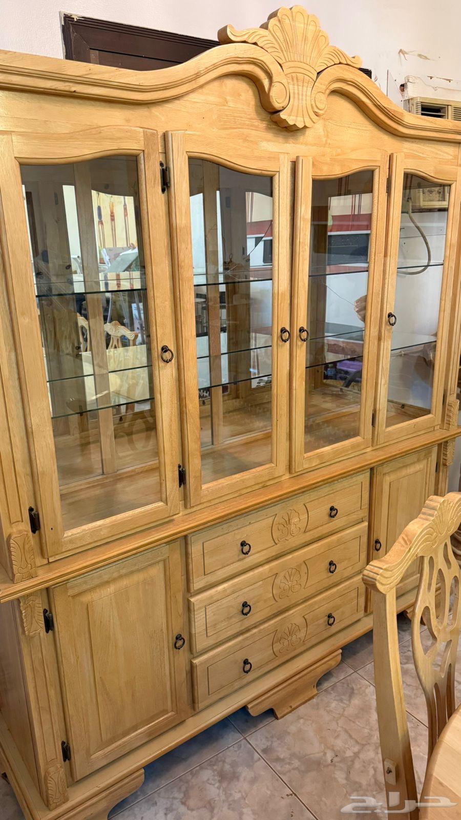 طاولة طعام خشب 8 كراسي للبيع مع دالوب للصحون64565409999874114