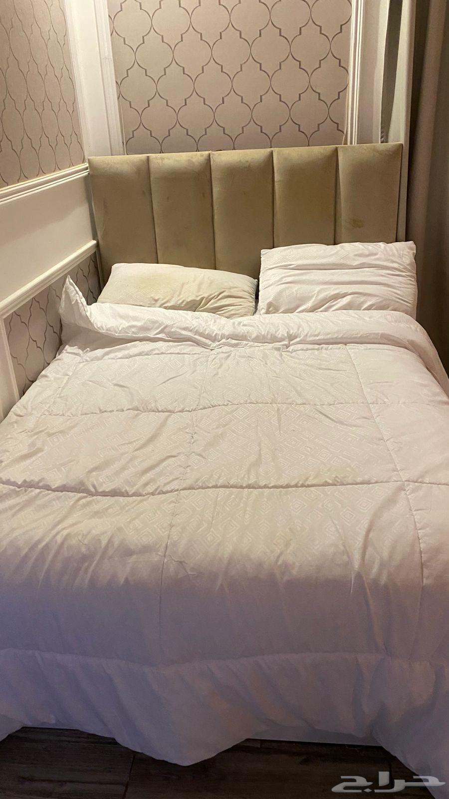 Jacuzzi, bed, and mattress for auction64562838966019111