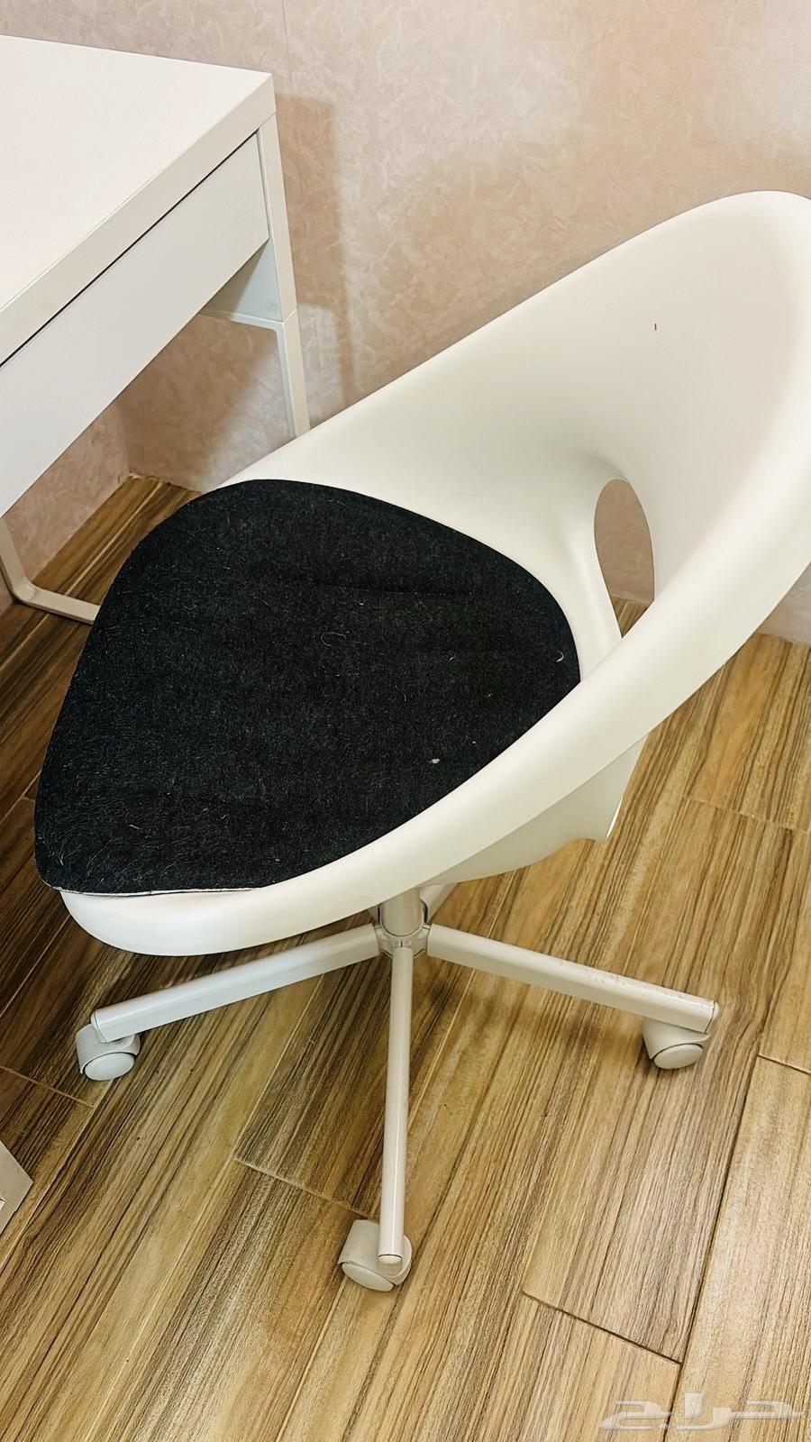 كنبة استرخاء وطاولة مدرسية وكرسي64562671243777113