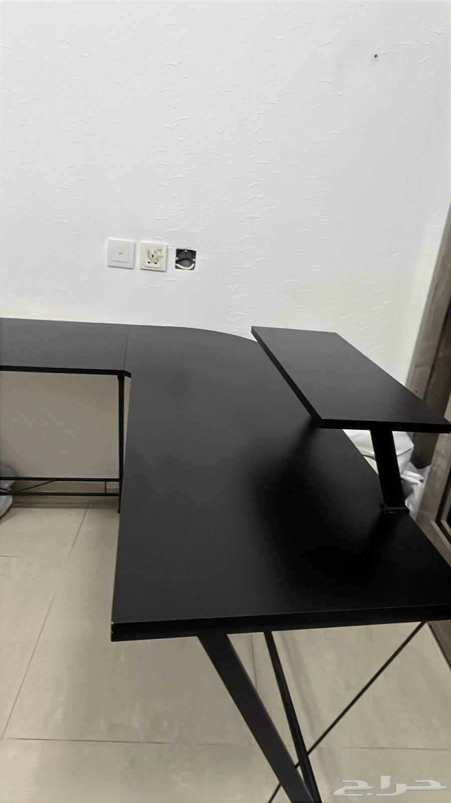 Table and chair64564337435267111