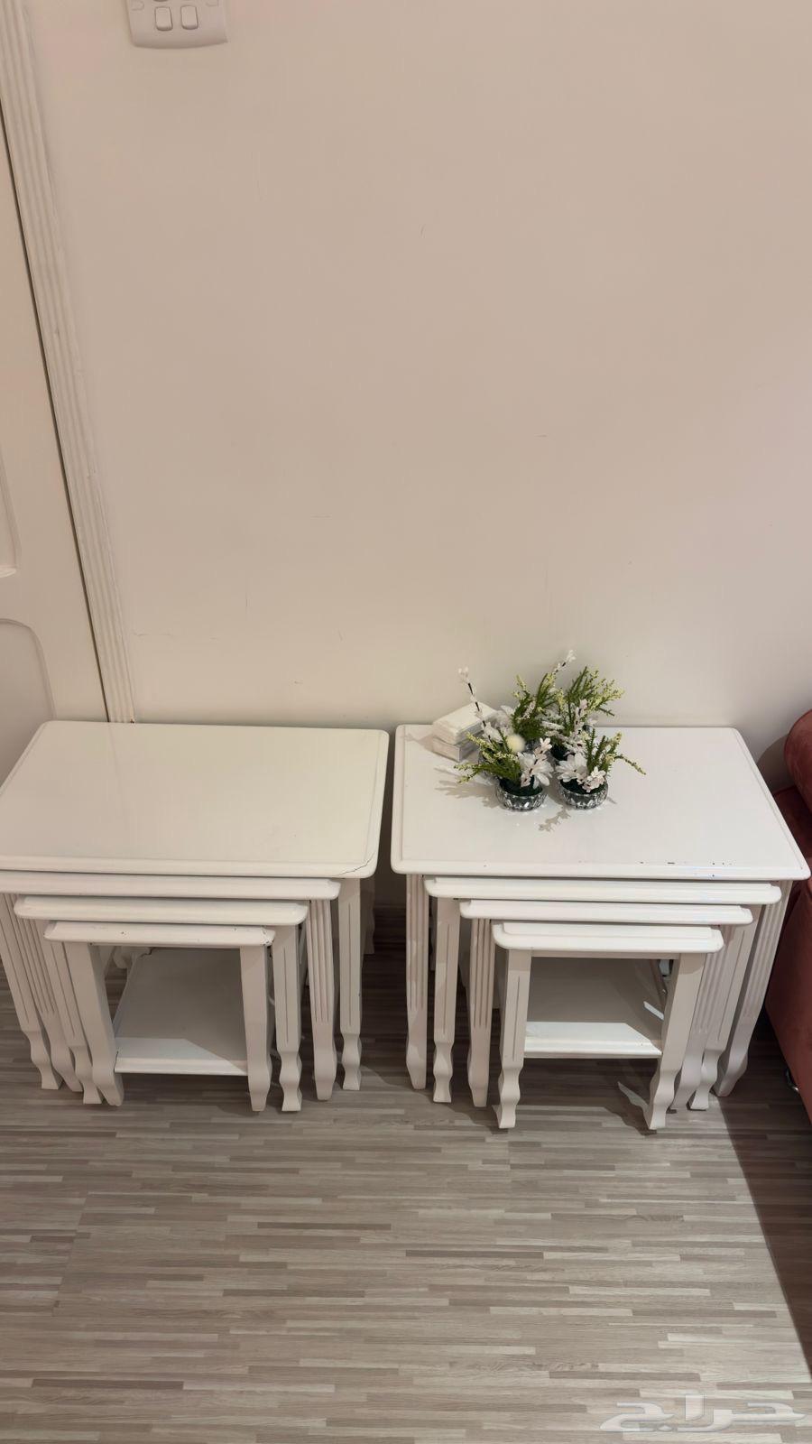Clean, heavy white wooden table with no scratches64569562608899112