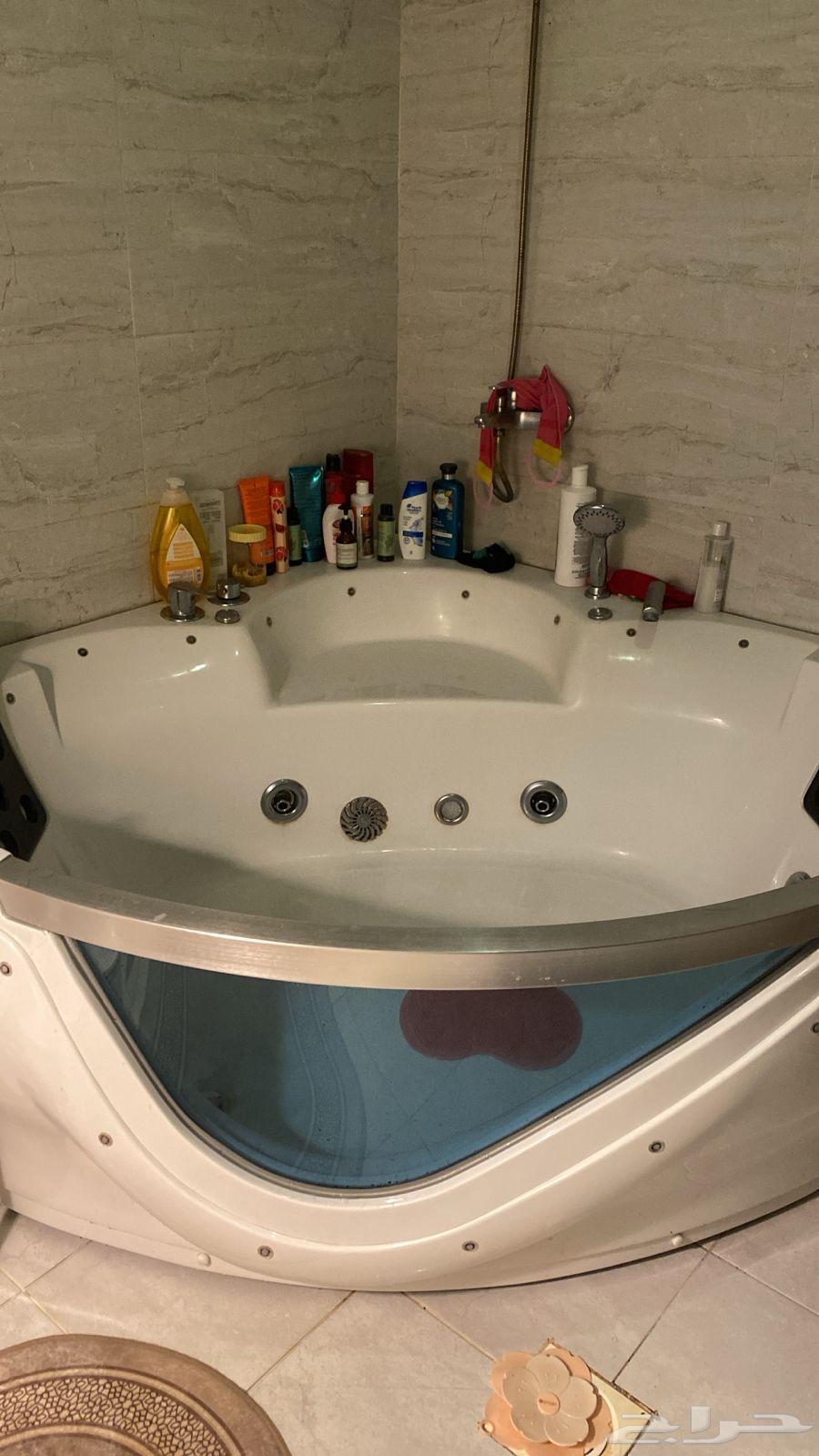 Jacuzzi, bed, and mattress for auction64562838966019110