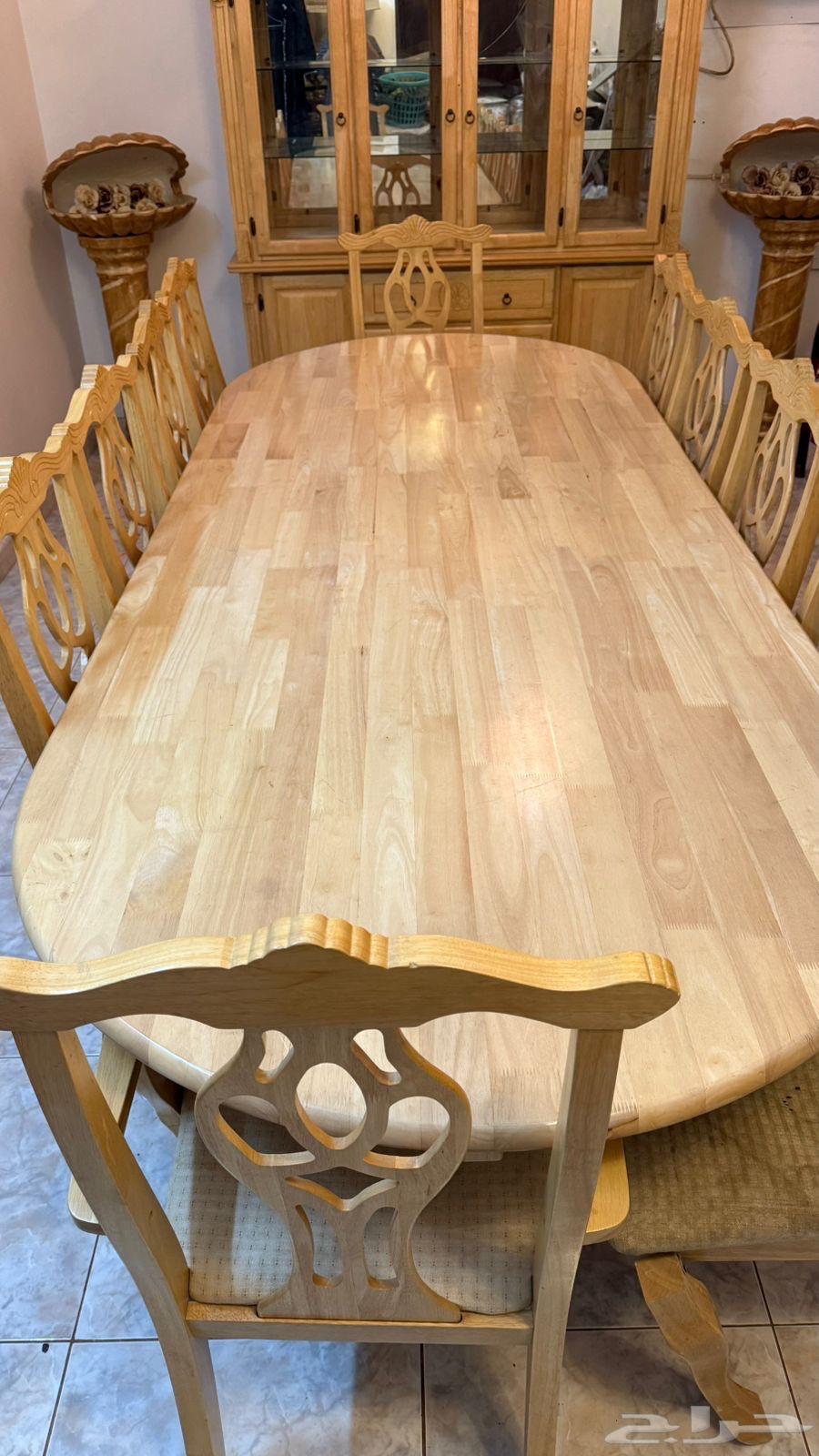 طاولة طعام خشب 8 كراسي للبيع مع دالوب للصحون64565409999874110