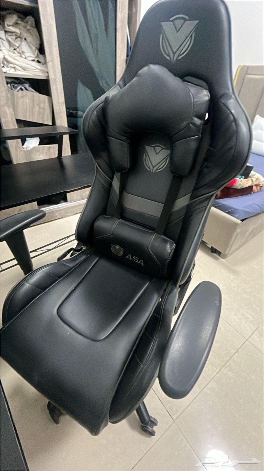 Table and chair64564337435267113