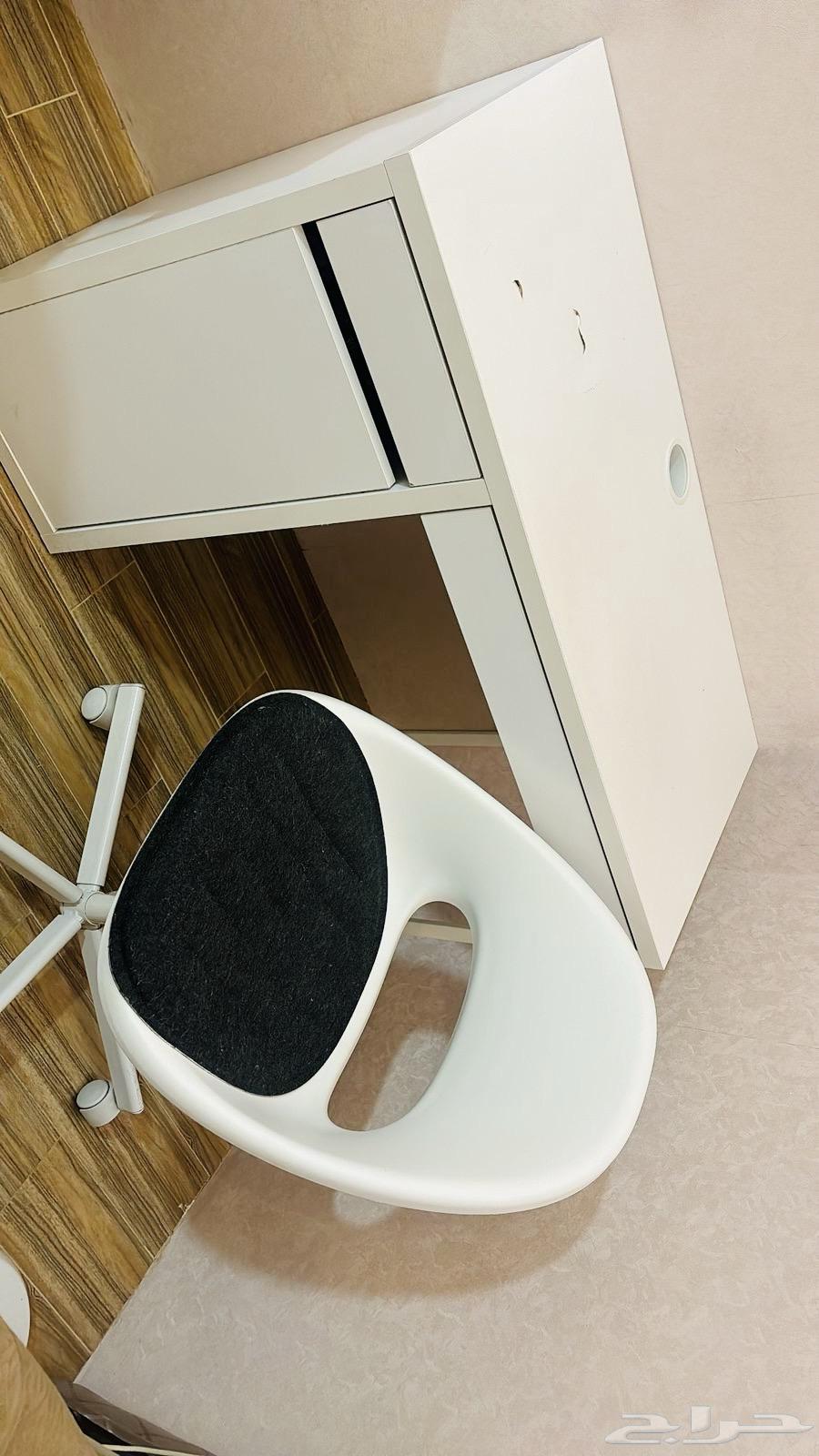 كنبة استرخاء وطاولة مدرسية وكرسي64562671243777111