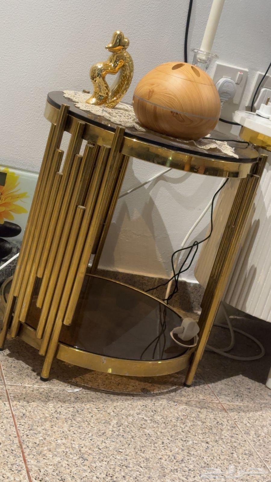 طاولات زجاج طاولة كبيره و2 صغار 400 ريال64564991559554112