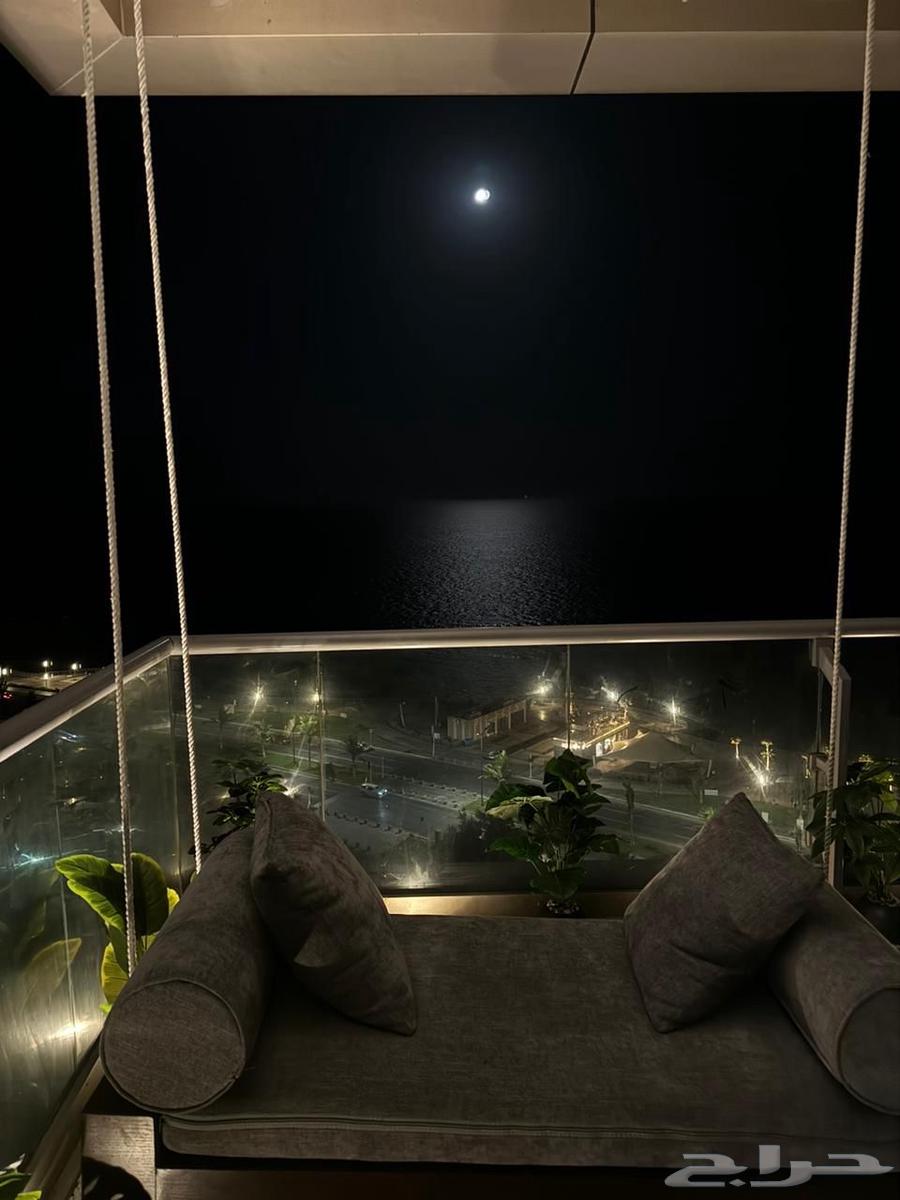 Moon's Enchanting Seafront Suite in Damac Tower64145326936195110