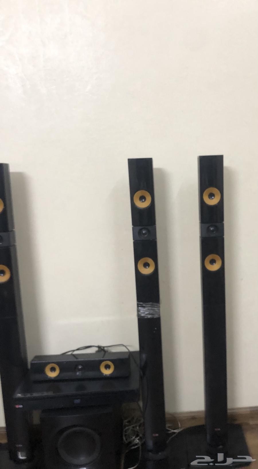 مسرح منزلي 5 مكبرات صوتيه و جهاز دي في دي من 5 1البيع سوم64568865863555110
