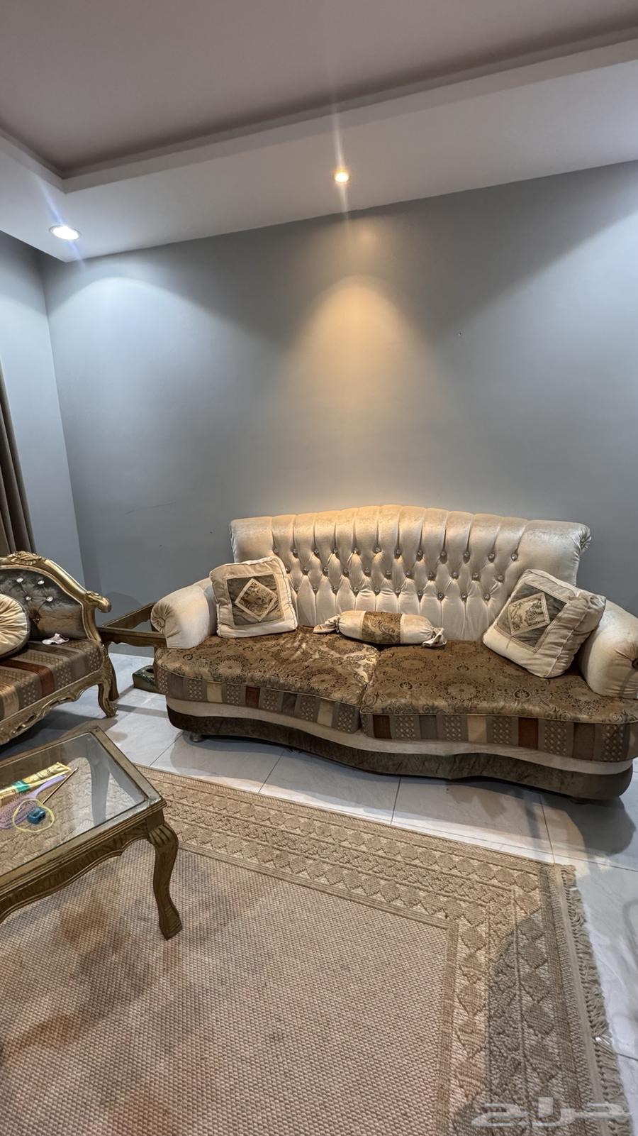 طقم كنب شبه جديد64572918443137111