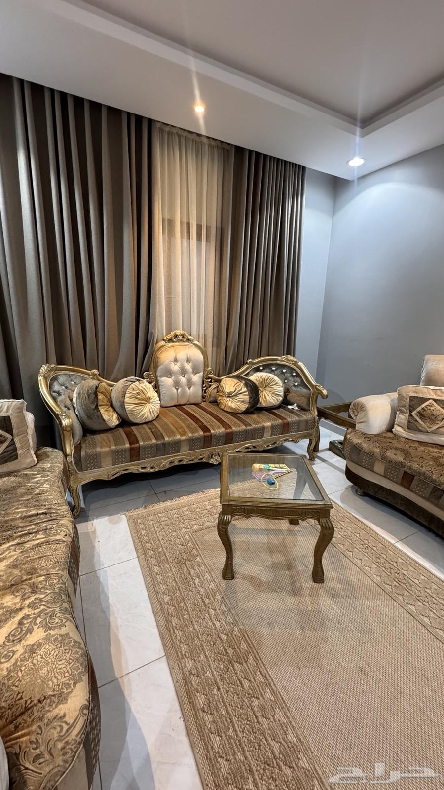 طقم كنب شبه جديد64572918443137112