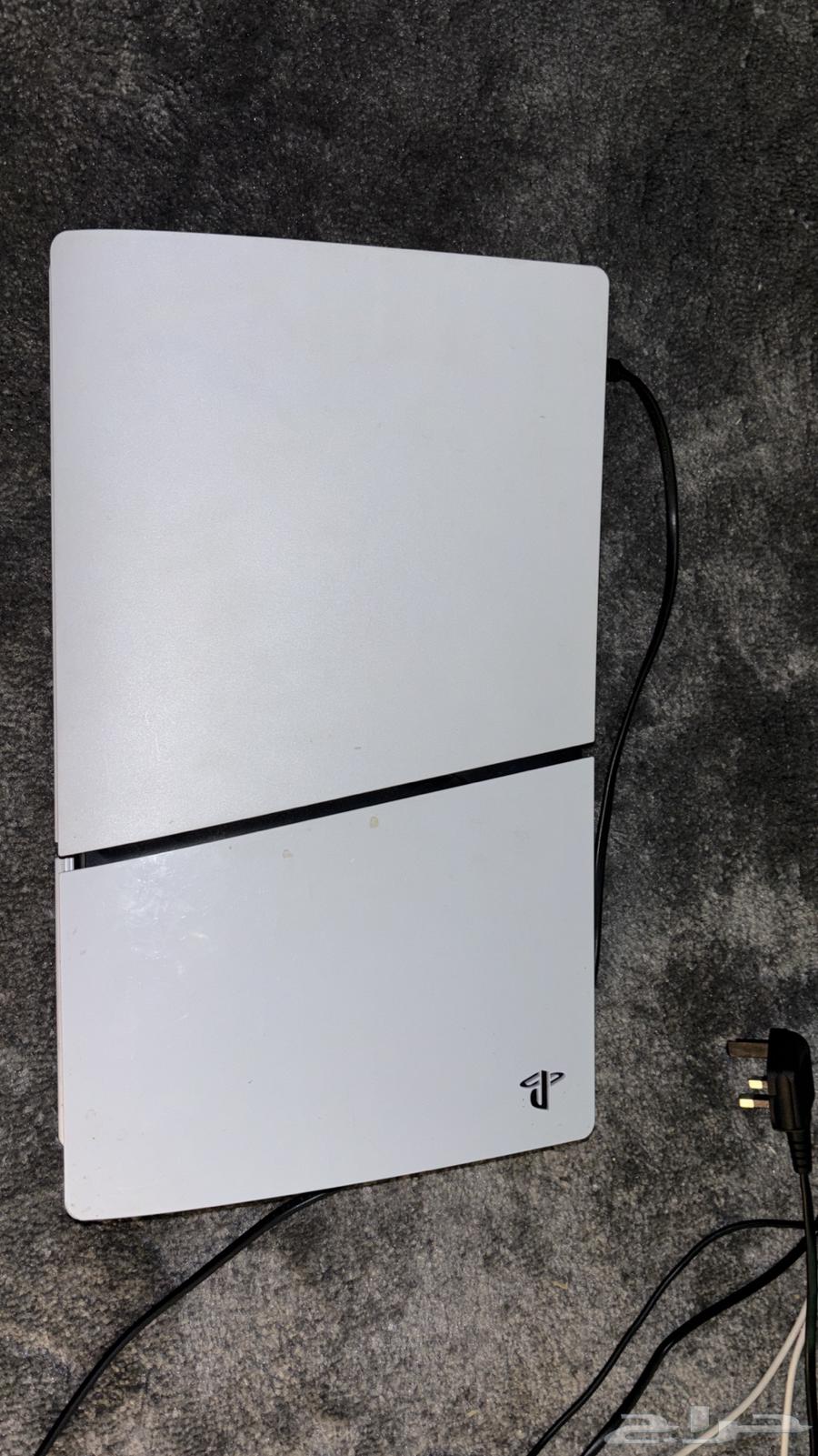 Sony 5 with 3 controllers64572663997185111