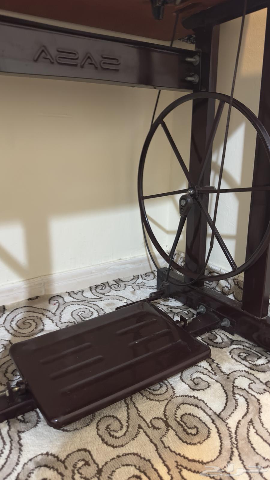 ماكينة خياطة الفراشة مع طاولتها64575671030019111