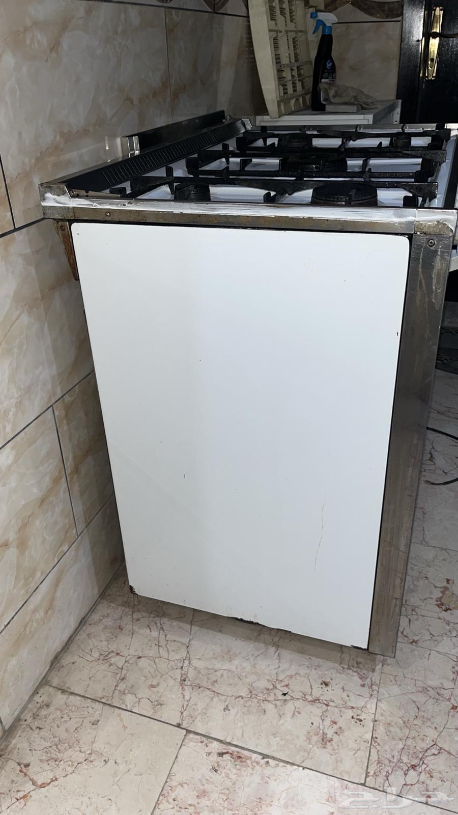 فرن نظيف مايعاني من اي مشكله شغال بالكامل64575767343490113