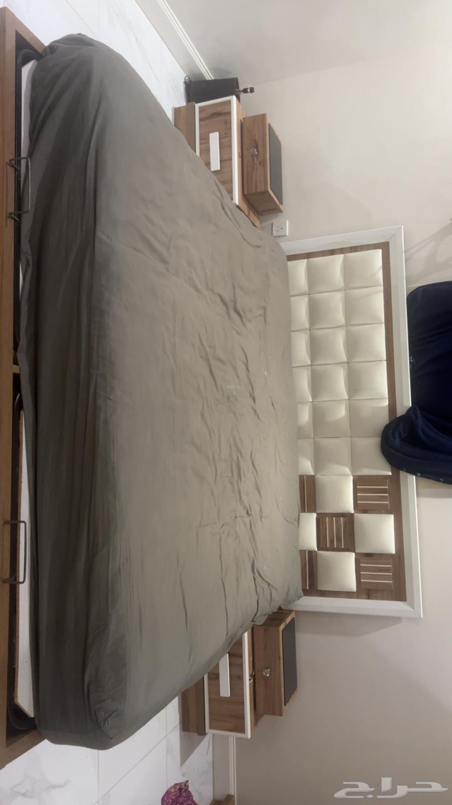 غرفة نوم سرير وكومدينه ودولاب ادراج وتسريحة64571853203842110