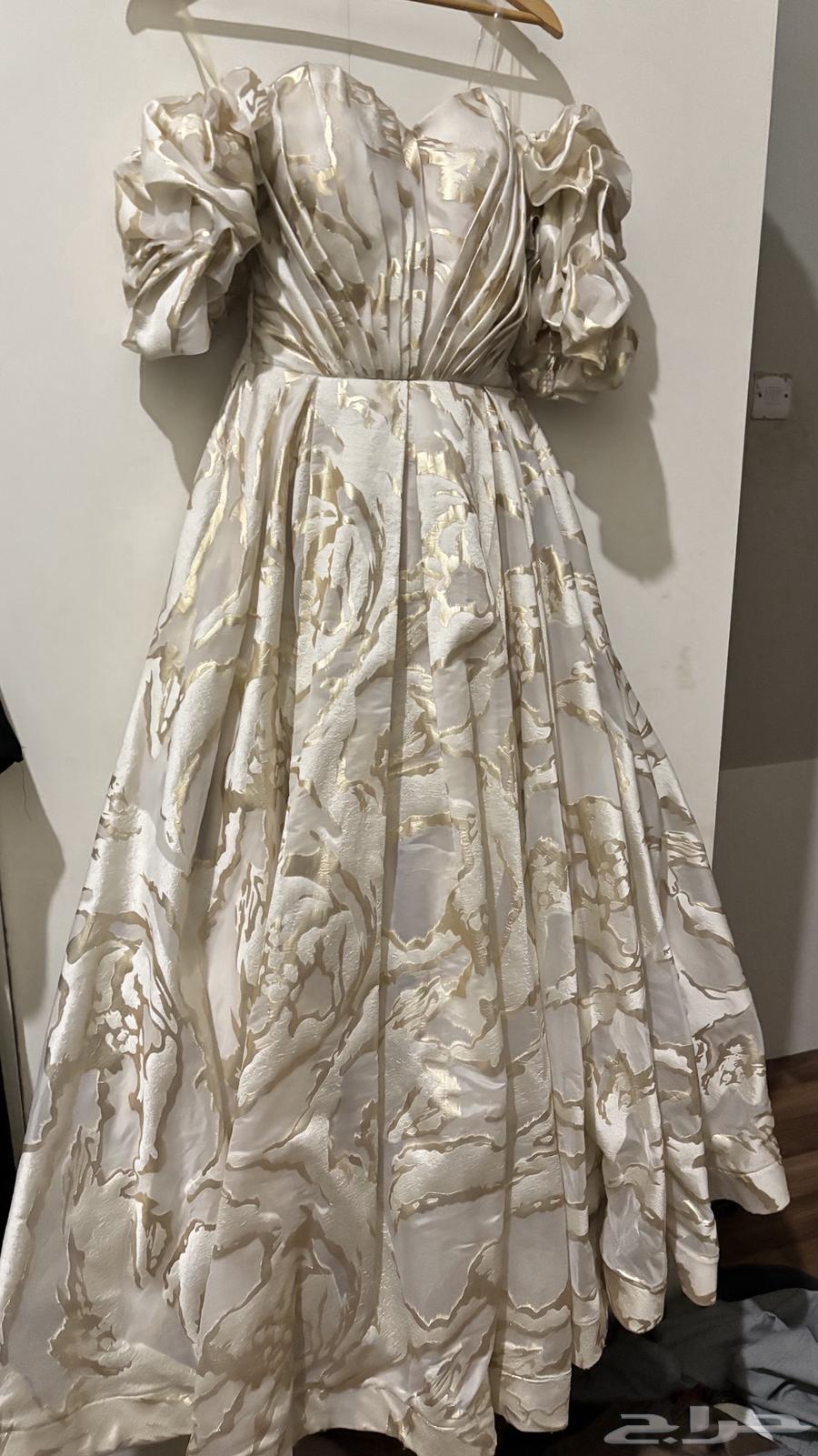 فستان فخم كلوش S لون بيج ذهبي64572770413826110