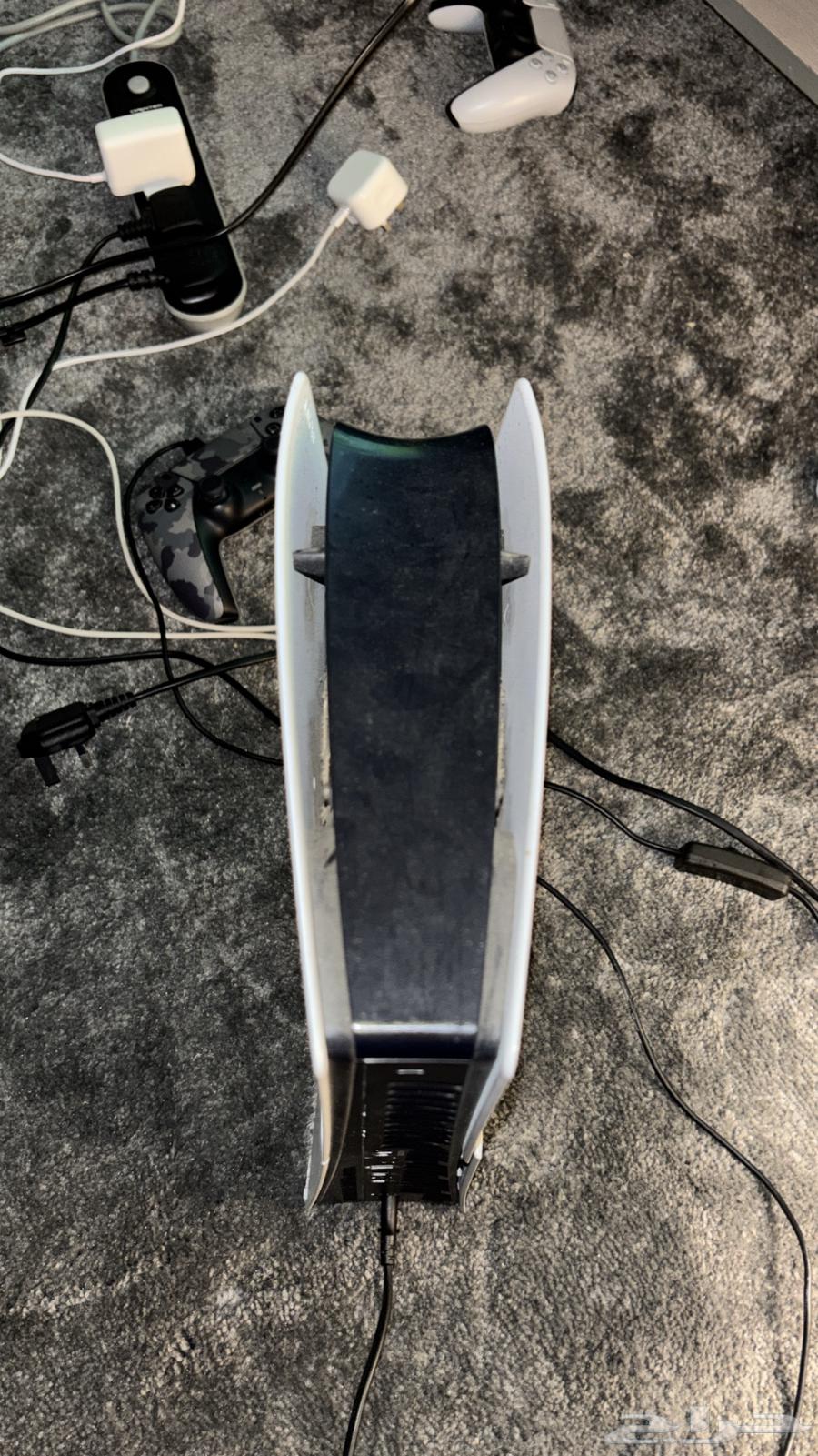 Sony 5 with 3 controllers64572663997185110