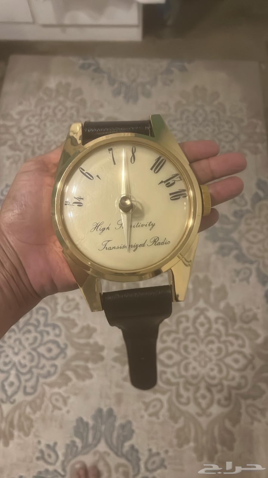 راديو ياباني قديم على شكل  ساعة معدن ذهبي حالة ممتازة جدا64576409631490110