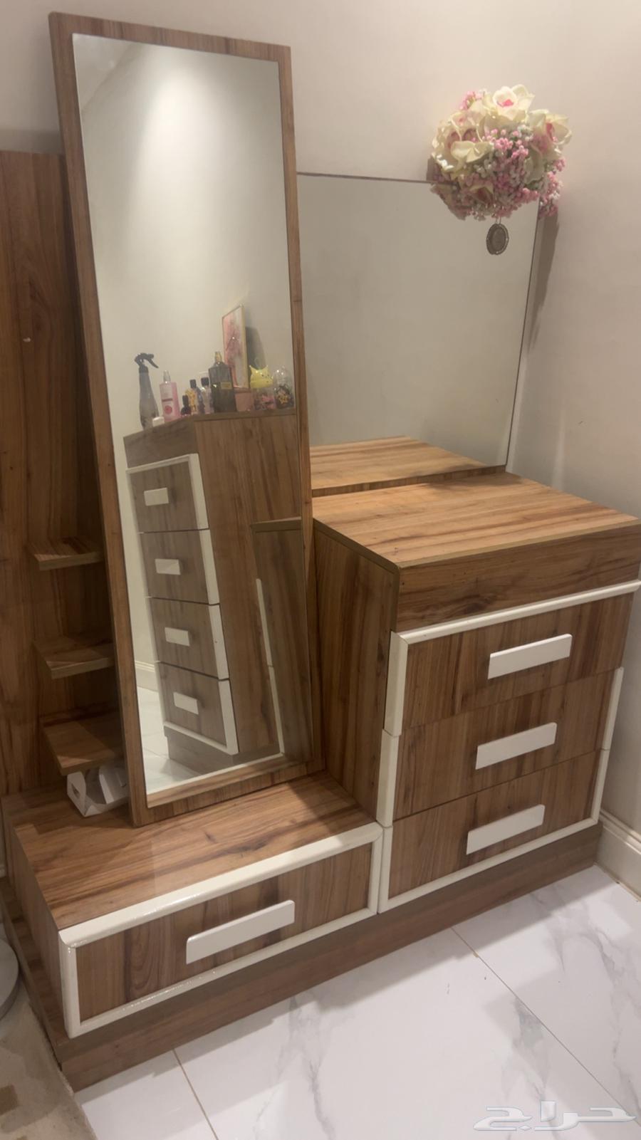 غرفة نوم سرير وكومدينه ودولاب ادراج وتسريحة64571853203842113