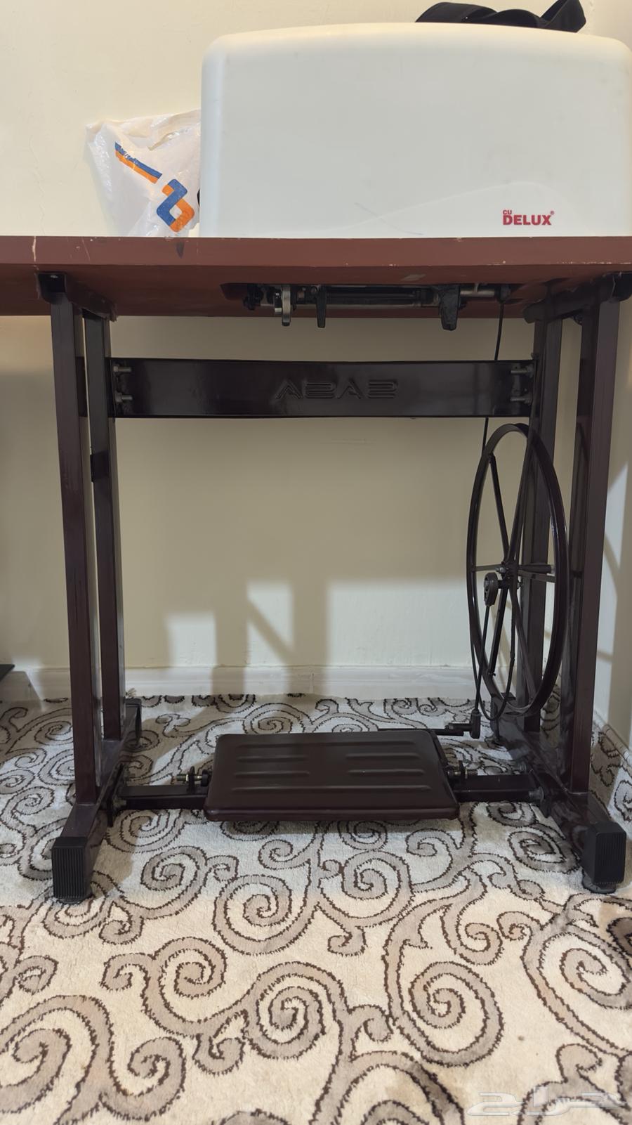 ماكينة خياطة الفراشة مع طاولتها64575671030019112