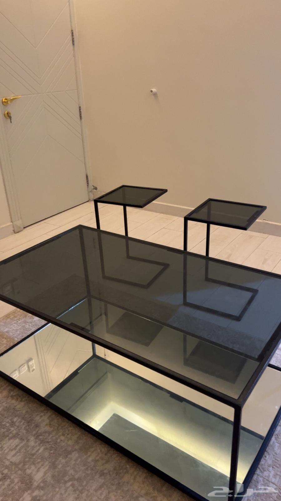 للبيع طاولة وسط مع طاولتين خدمة 30064577572985985111