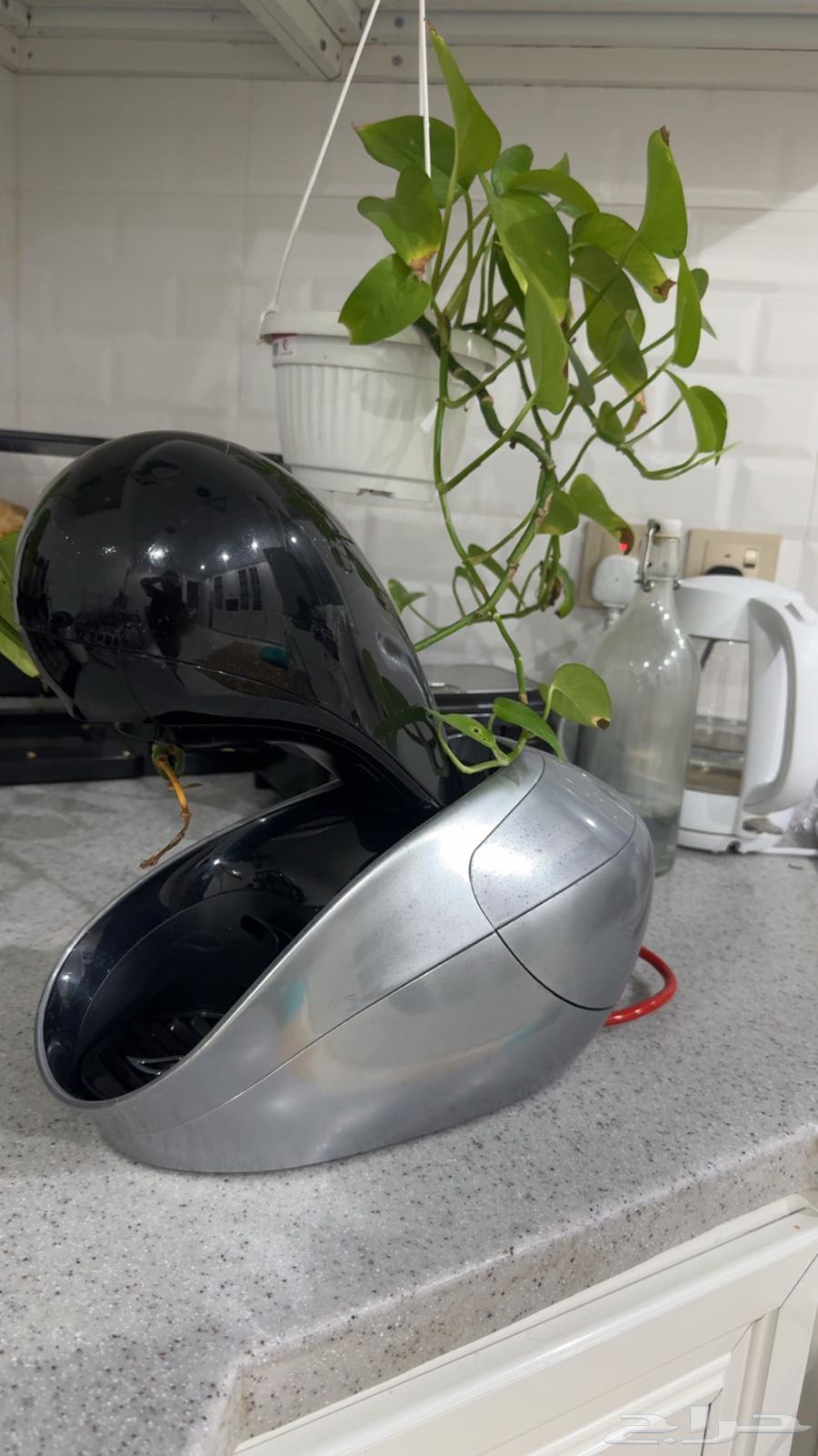 اله قهوه دولتشي قوستو شبه جديده مع منظم الكبسولات64573713276162111