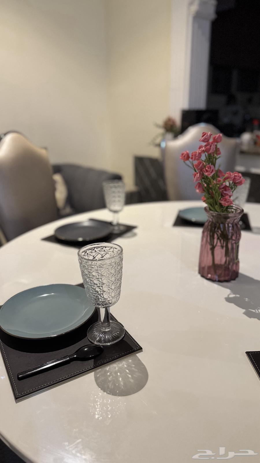 Dining Table with Leather64577964620291113