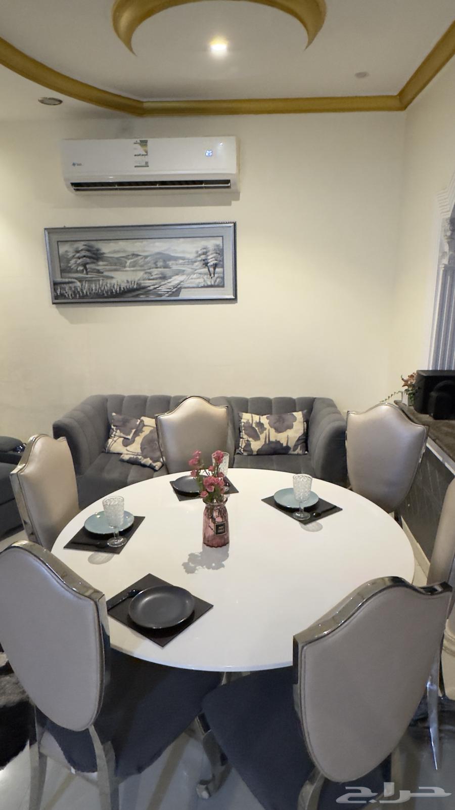 Dining Table with Leather64577964620291111