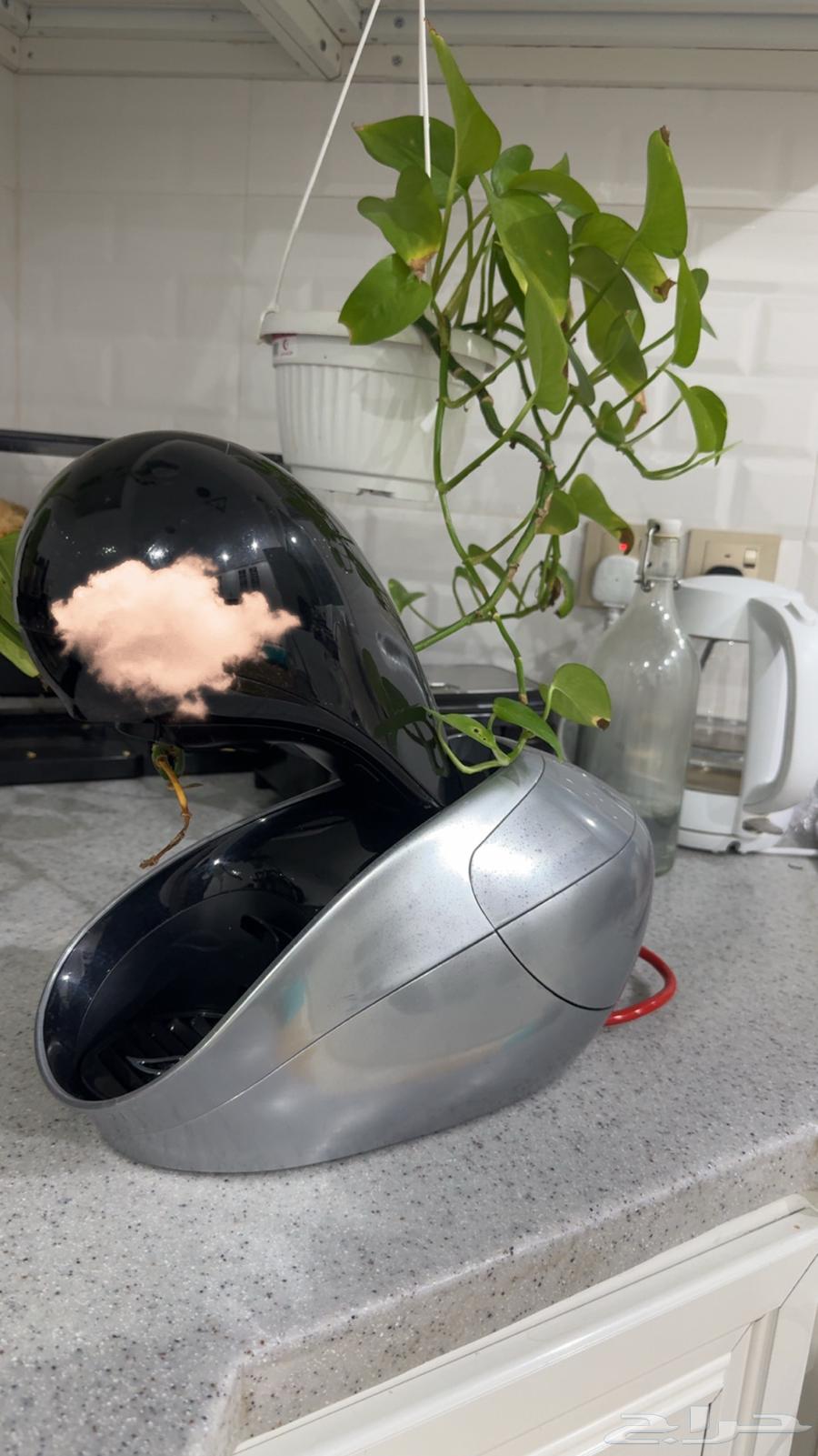 اله قهوه دولتشي قوستو شبه جديده مع منظم الكبسولات64573713276162110