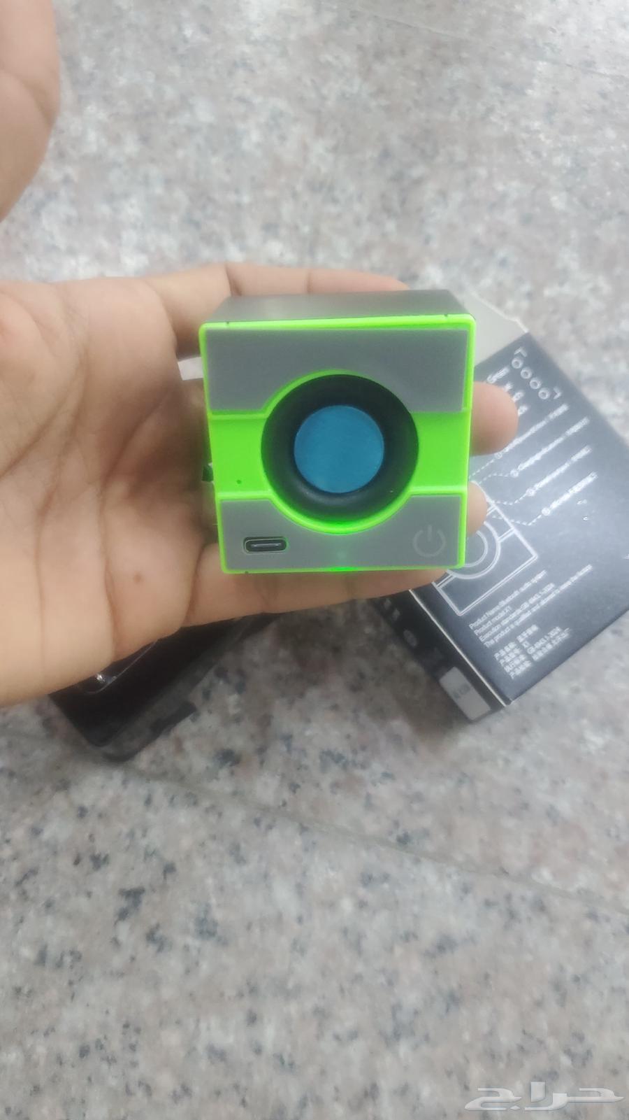 Palm-sized speaker64572326894722110