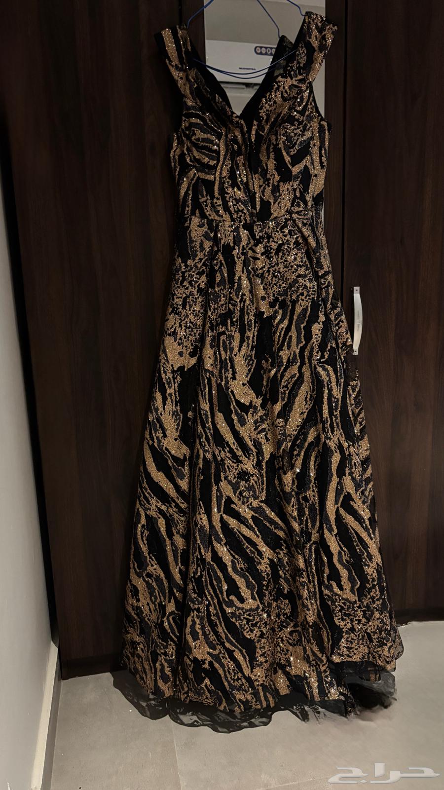 Dresses size L-XL used once, price negotiable64579280213761112