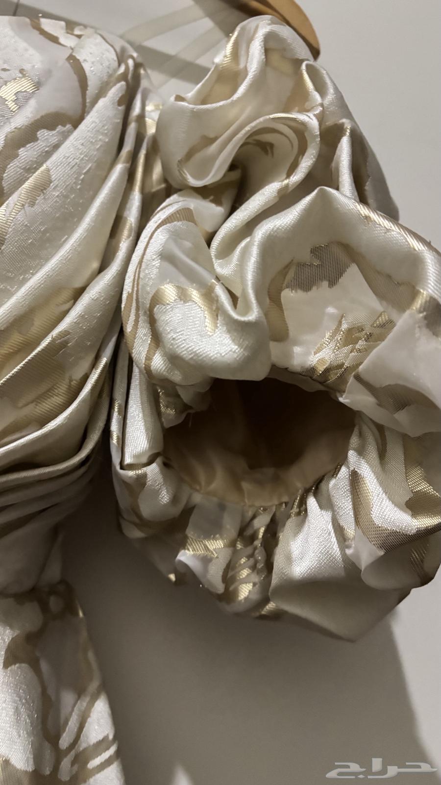 فستان فخم كلوش S لون بيج ذهبي64572770413826113