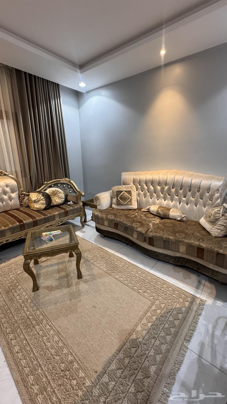 طقم كنب شبه جديد64572918443137110