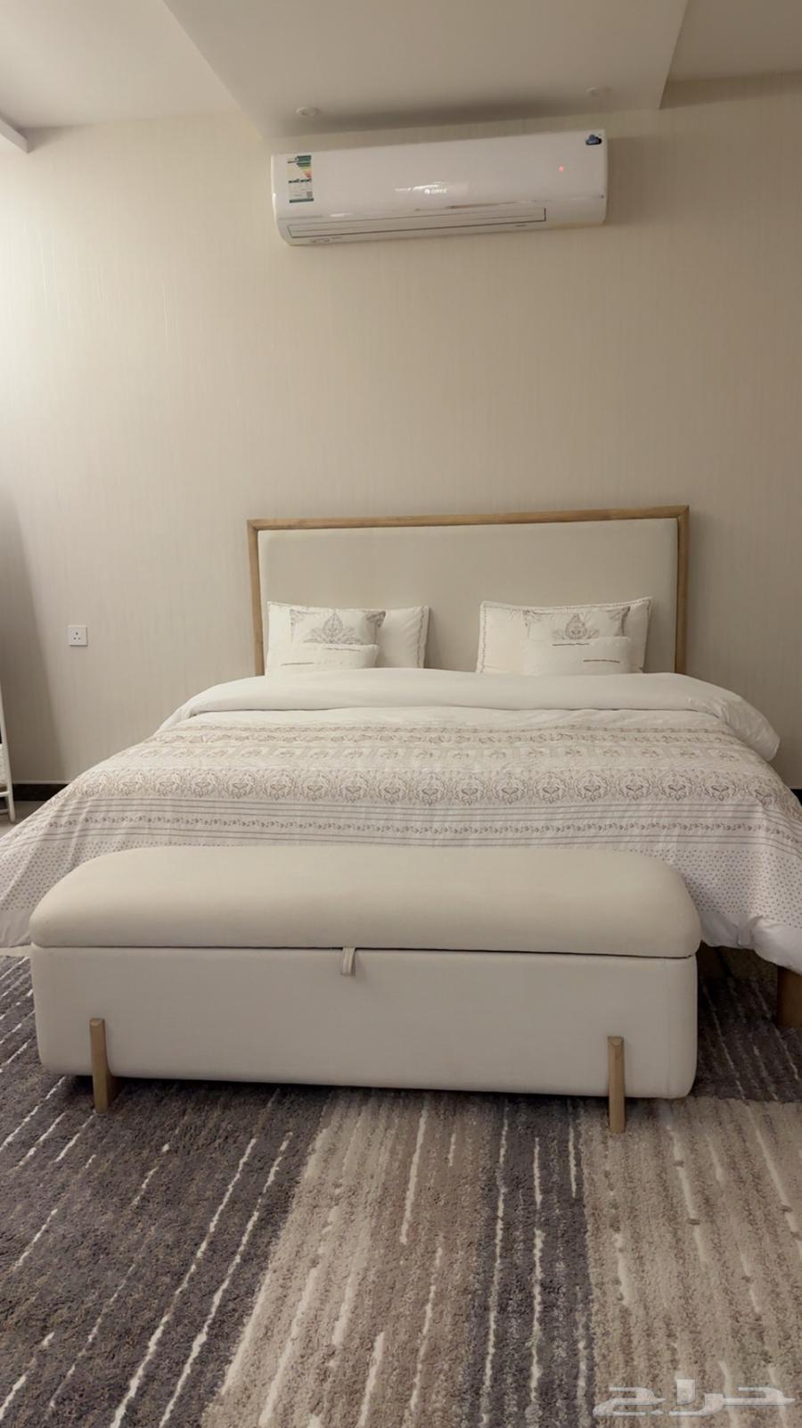 سرير كينج بدون مرتبة ومقعد تخزين من هوم سنتر64576659544321110