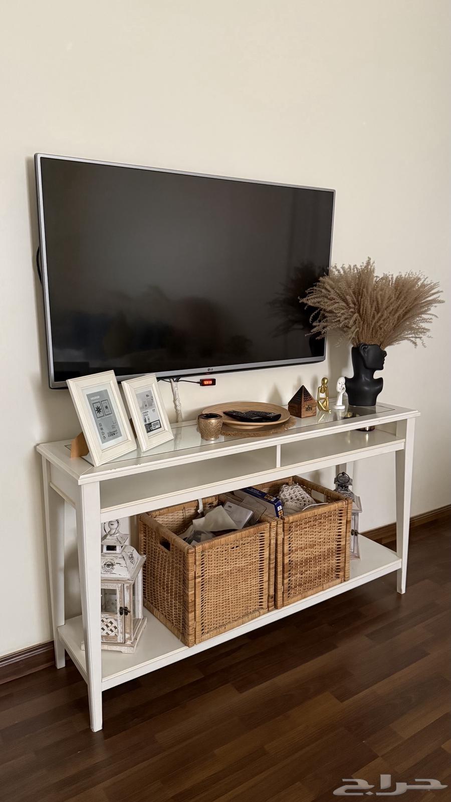 طاولة تلفزيون للبيع64573587564674110