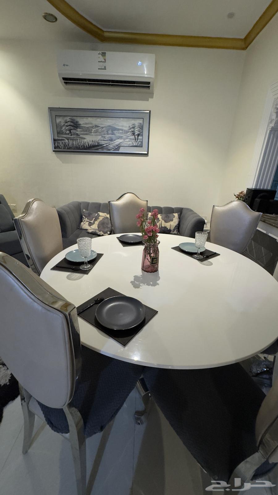 Dining Table with Leather64577964620291112